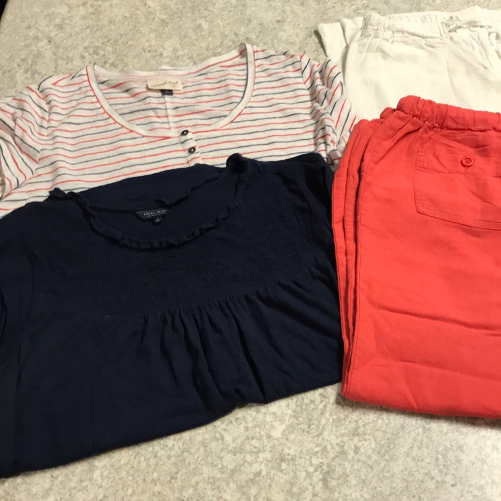 Women’s tee & capris bundle